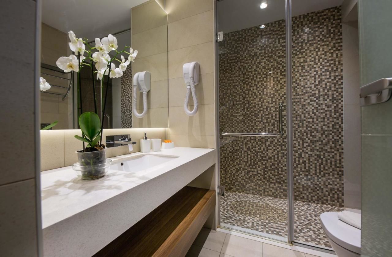 Отель Eden Grand Resort Предял