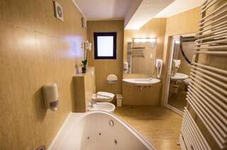 Отель Eden Grand Resort Предял Апартаменты с гидромассажной ванной-3