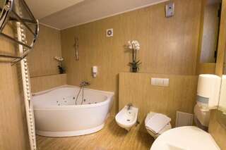 Отель Eden Grand Resort Предял Апартаменты с гидромассажной ванной-4